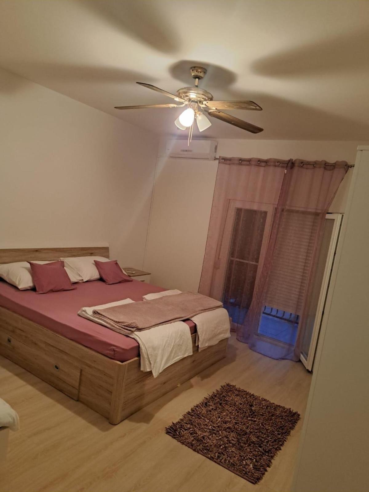 Apartments By The Sea Turanj, Biograd - 364 외부 사진